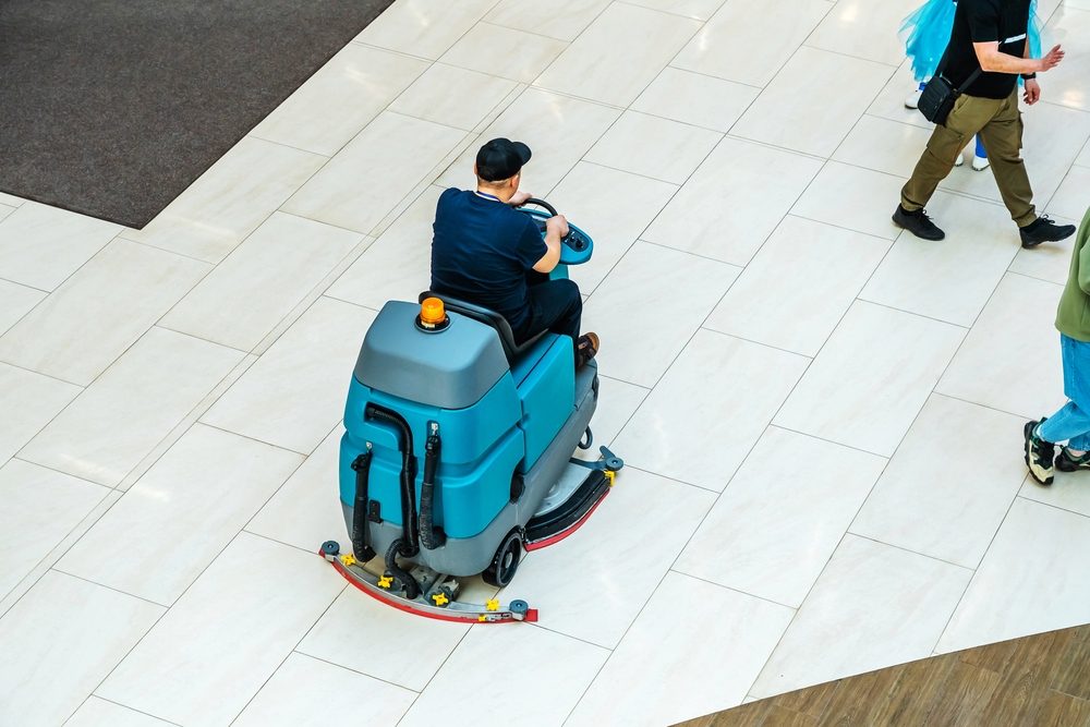 Scrubber-dryer,Works,In,The,Lobby,Of,The,Shopping,Center.,The